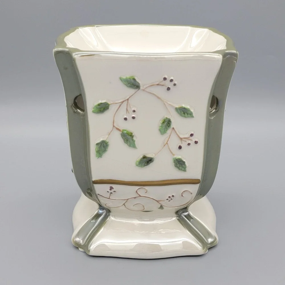 Yankee Candle Holly Berry Tealight Wax‎ Melt Warmer Ceramic Holiday Christmas